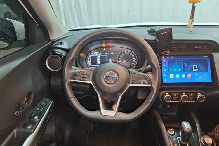 Used Nissan Kicks 2021 1.5L XV CVT Smart Connect Luxury Edition Steering Wheel