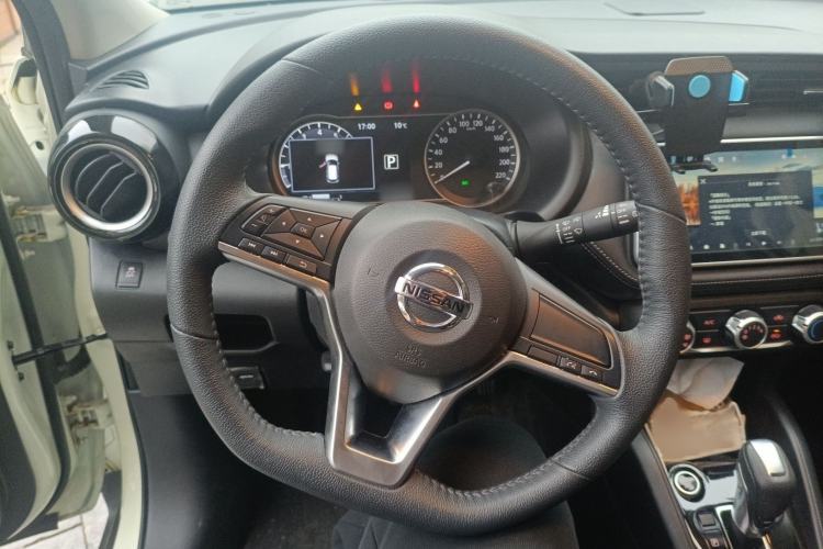 Used Nissan Kicks 2021 1.5L XV CVT Smart Connect Luxury Edition Steering Wheel