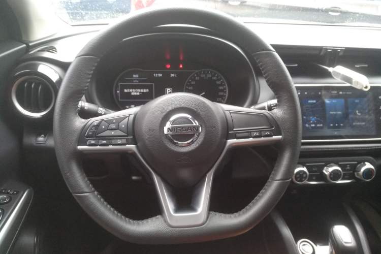 Used Nissan Kicks 2021 1.5L XV CVT Smart Connect Luxury Edition Steering Wheel