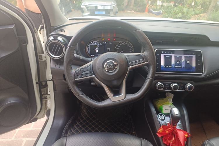 Used Nissan Kicks 2021 1.5L XV CVT Smart Connect Luxury Edition Steering Wheel