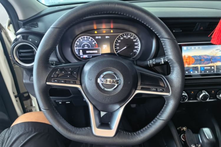 Used Nissan Kicks 2021 1.5L XV CVT Smart Connect Luxury Edition Steering Wheel