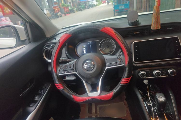 Used Nissan Kicks 2021 1.5L XV CVT Smart Connect Luxury Edition Steering Wheel