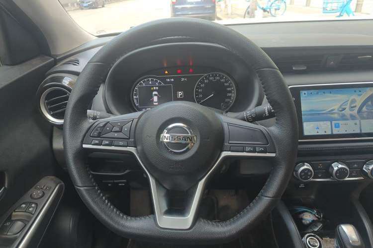 Used Nissan Kicks 2021 1.5L XV CVT Smart Connect Luxury Edition Steering Wheel