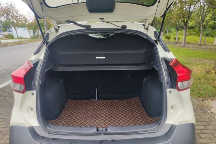 Used Nissan Kicks 2021 1.5L XV CVT Smart Connect Luxury Edition Trunk
