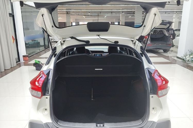 Used Nissan Kicks 2021 1.5L XV CVT Smart Connect Luxury Edition Trunk