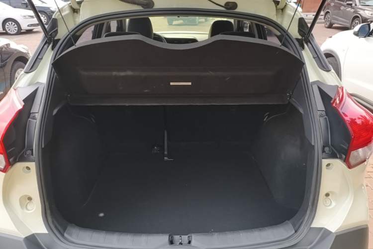 Used Nissan Kicks 2021 1.5L XV CVT Smart Connect Luxury Edition Trunk