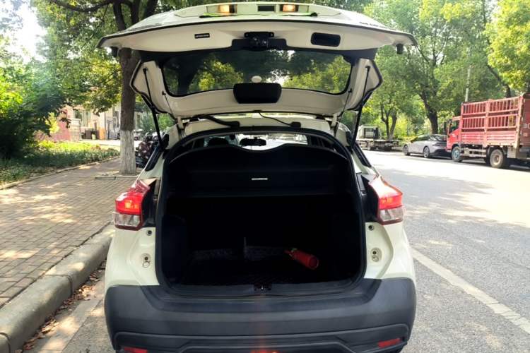 Used Nissan Kicks 2021 1.5L XE Manual Cool Edition Trunk