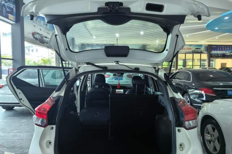 Used Nissan Kicks 2021 1.5L XV CVT Smart Connect Luxury Edition Trunk