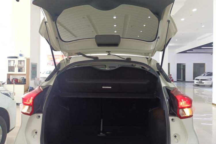 Used Nissan Kicks 2021 1.5L XV CVT Smart Connect Luxury Edition Trunk