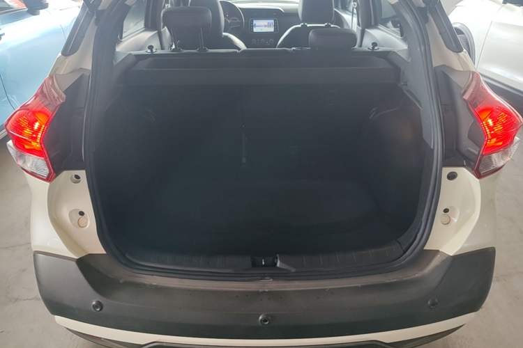 Used Nissan Kicks 2021 1.5L XV CVT Smart Connect Luxury Edition Trunk