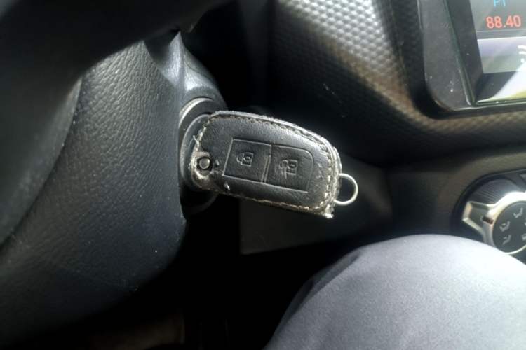 Used Nissan Kicks 2021 1.5L XE Manual Cool Edition Vehicle Key