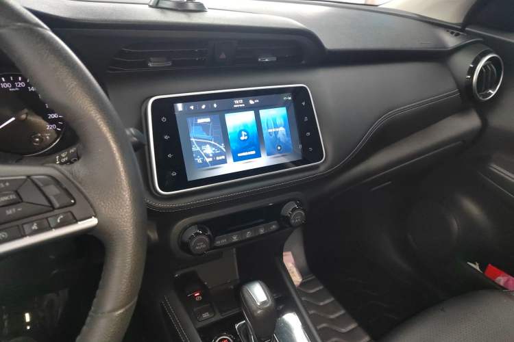Used Nissan Kicks 2022 1.5L CVT XV Luxury Edition Audio And AC Panel