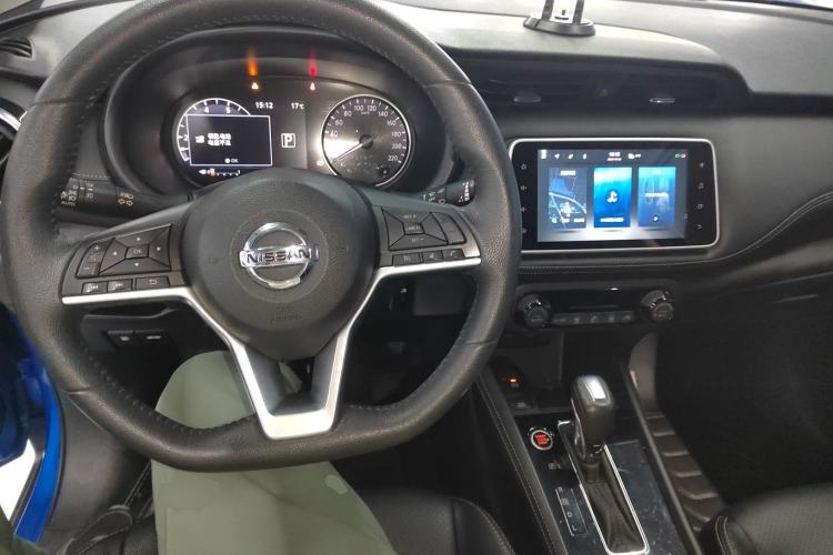 Used Nissan Kicks 2022 1.5L CVT XV Luxury Edition Center Console