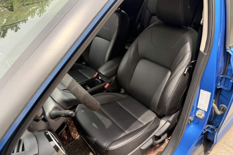 Used Nissan Kicks 2022 1.5L CVT XV Luxury Edition Left Front Seat