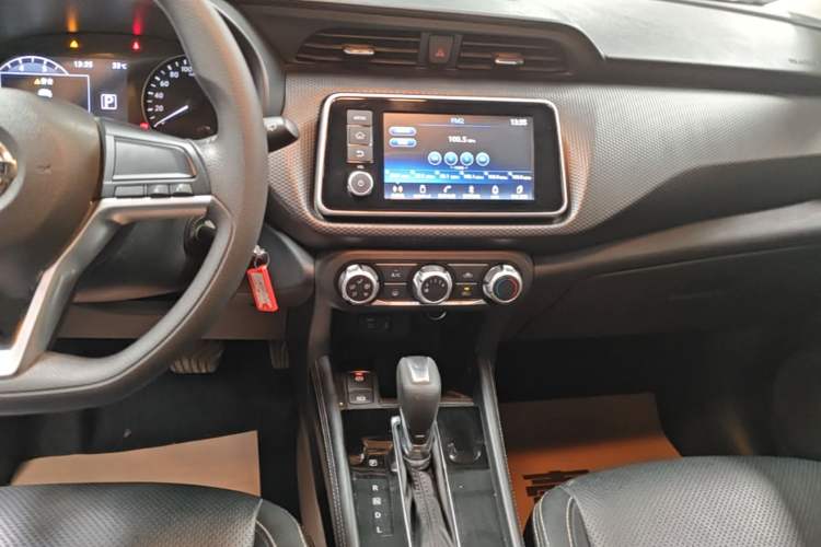Used Nissan Kicks 2022 1.5L CVT XL Fashion Edition Audio And AC Panel