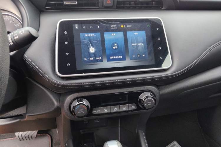 Used Nissan Kicks 2022 1.5L CVT XV Luxury Edition Audio And AC Panel
