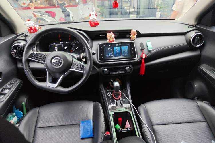 Used Nissan Kicks 2022 1.5L CVT XV Luxury Edition Center Console
