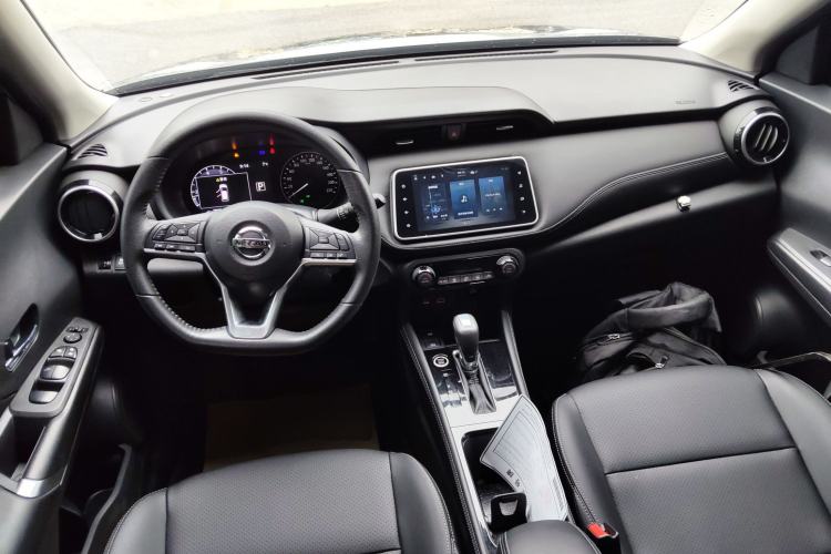 Used Nissan Kicks 2022 1.5L CVT XV Luxury Edition Center Console