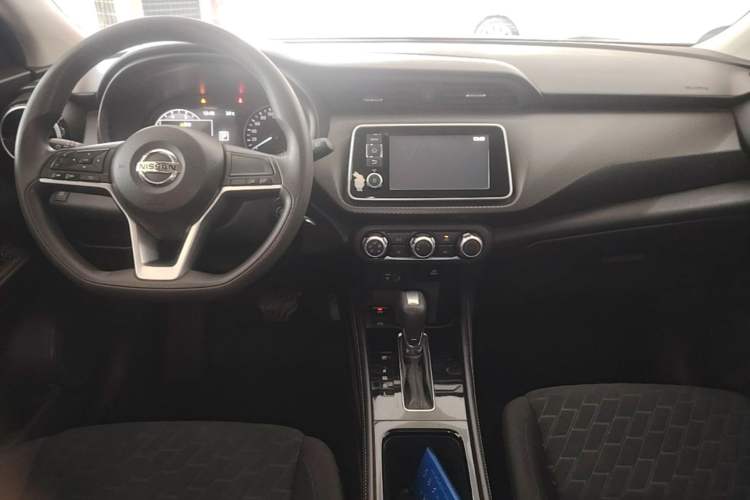 Used Nissan Kicks 2022 1.5L CVT XL Fashion Edition Center Console