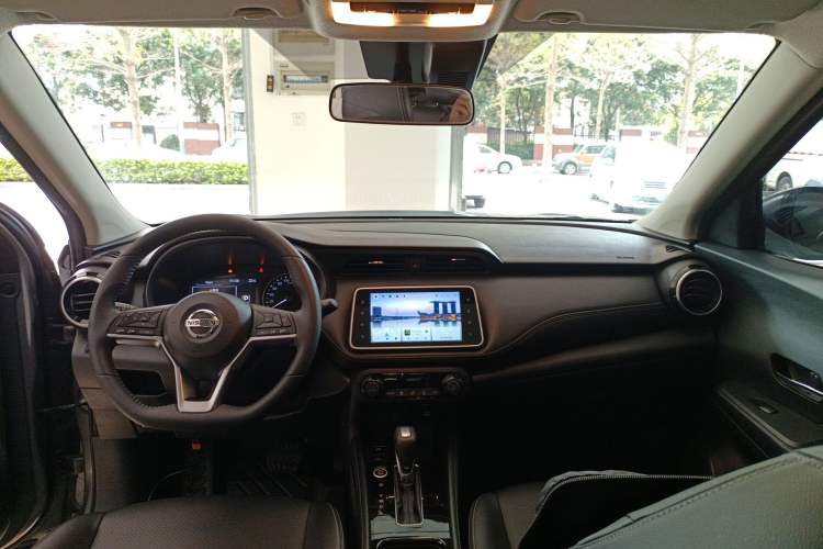 Used Nissan Kicks 2022 1.5L CVT XV Luxury Edition Center Console