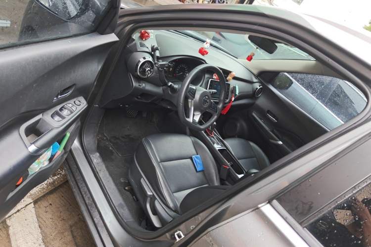 Used Nissan Kicks 2022 1.5L CVT XV Luxury Edition Driver Seat