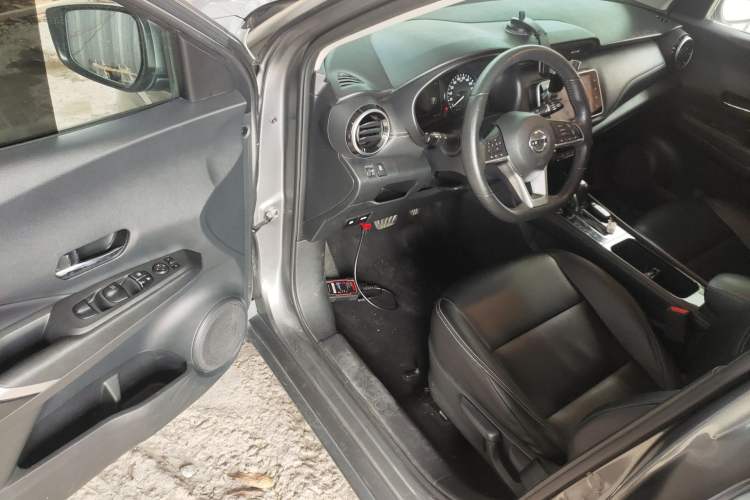 Used Nissan Kicks 2022 1.5L CVT XV Luxury Edition Driver Seat