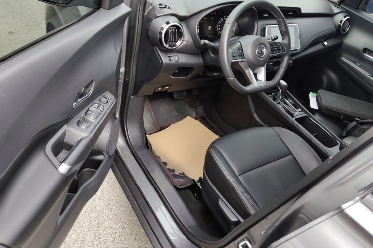 Used Nissan Kicks 2022 1.5L CVT XV Luxury Edition Driver Seat