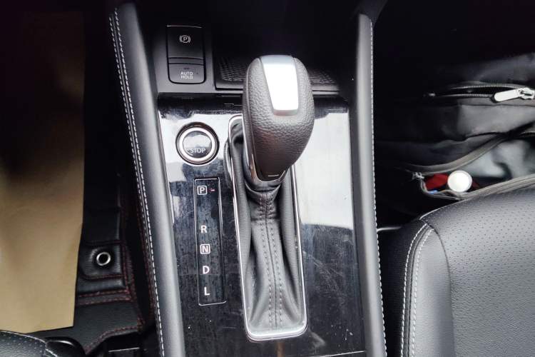 Used Nissan Kicks 2022 1.5L CVT XV Luxury Edition Gear Lever
