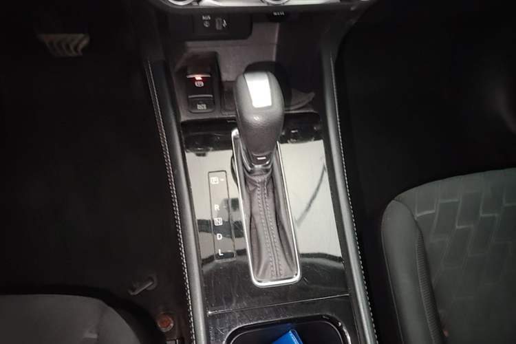 Used Nissan Kicks 2022 1.5L CVT XL Fashion Edition Gear Lever