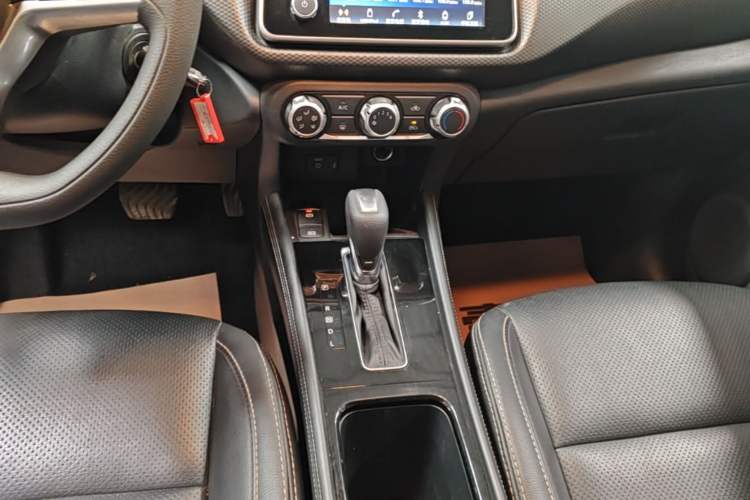 Used Nissan Kicks 2022 1.5L CVT XL Fashion Edition Gear Lever