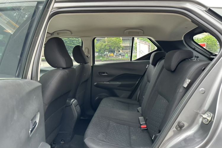 Used Nissan Kicks 2022 1.5L CVT XL Fashion Edition Interior 2