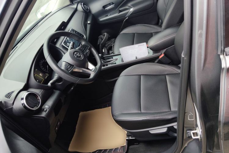 Used Nissan Kicks 2022 1.5L CVT XV Luxury Edition Left Front Seat