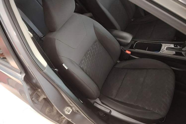 Used Nissan Kicks 2022 1.5L CVT XL Fashion Edition Right Front Seat
