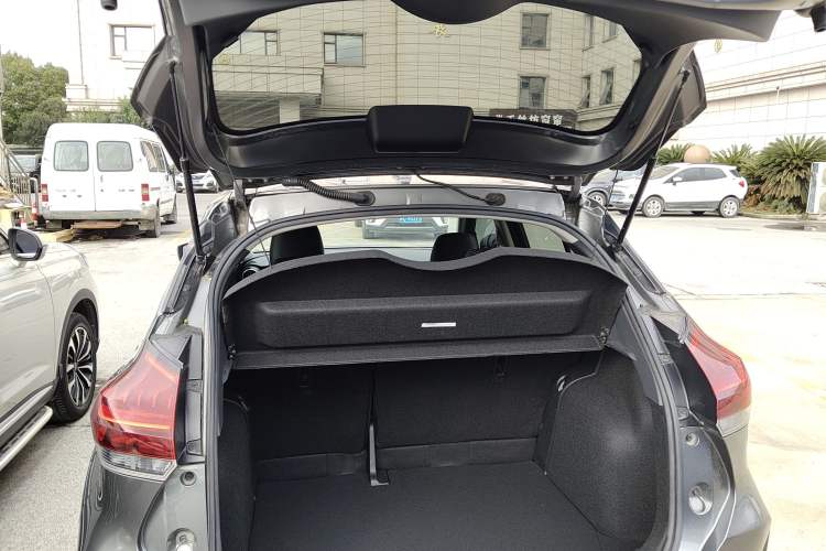 Used Nissan Kicks 2022 1.5L CVT XV Luxury Edition Trunk