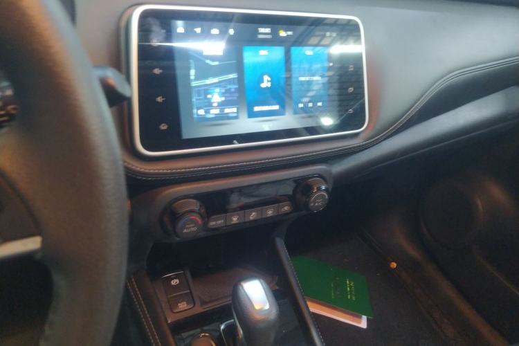 Used Nissan Kicks 2022 1.5L CVT XV Luxury Edition Audio And AC Panel
