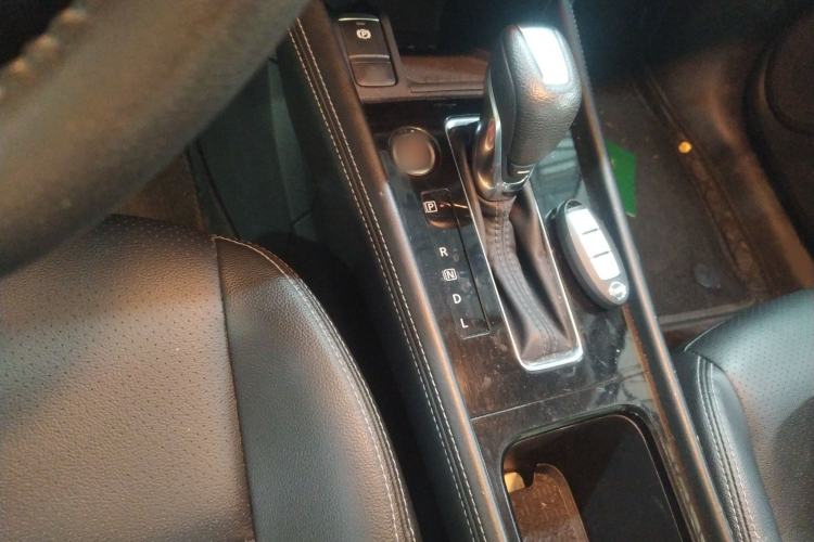 Used Nissan Kicks 2022 1.5L CVT XV Luxury Edition Gear Lever