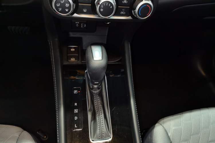 Used Nissan Kicks 2022 1.5L CVT XL Fashion Edition Gear Lever