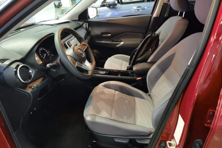 Used Nissan Kicks 2022 1.5L CVT XL Fashion Edition Left Front Seat