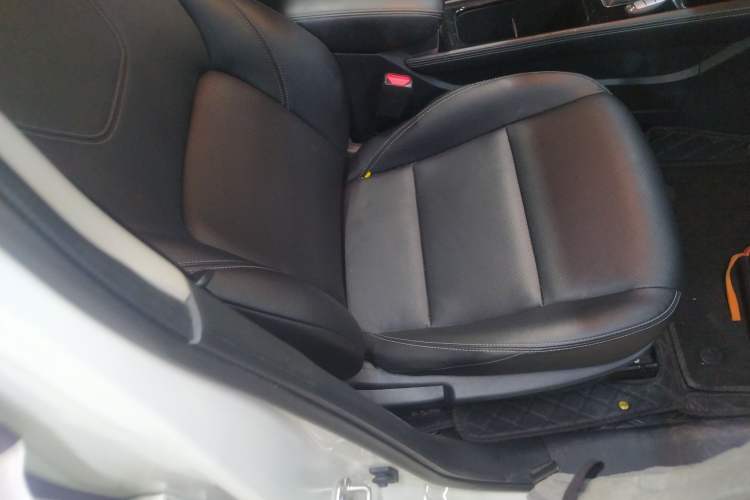 Used Nissan Kicks 2022 1.5L CVT XV Luxury Edition Right Front Seat