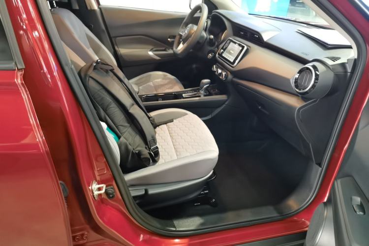 Used Nissan Kicks 2022 1.5L CVT XL Fashion Edition Right Front Seat