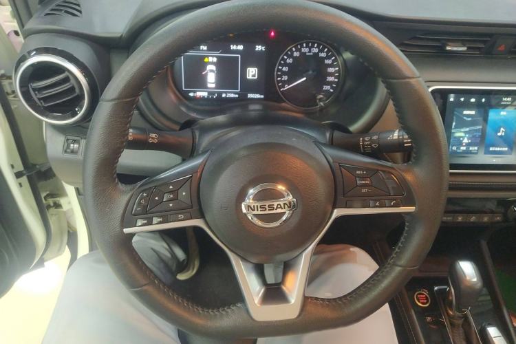 Used Nissan Kicks 2022 1.5L CVT XV Luxury Edition Steering Wheel