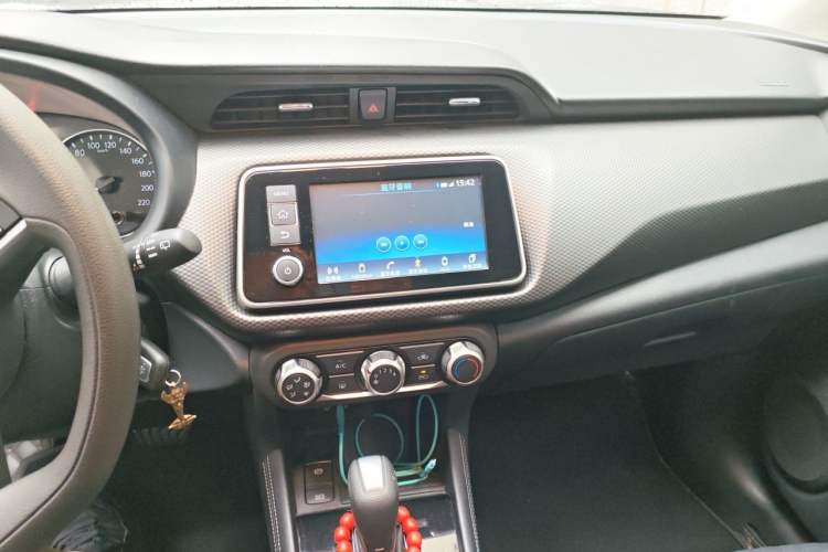 Used Nissan Kicks 2022 1.5L CVT XL Fashion Edition Audio And AC Panel