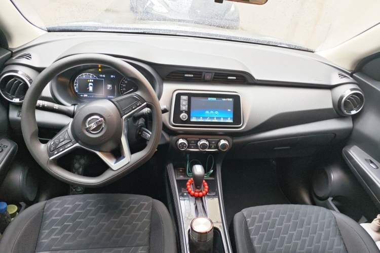 Used Nissan Kicks 2022 1.5L CVT XL Fashion Edition Center Console