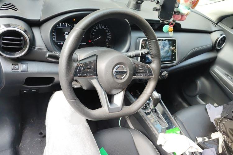 Used Nissan Kicks 2022 1.5L CVT XV Luxury Edition Center Console