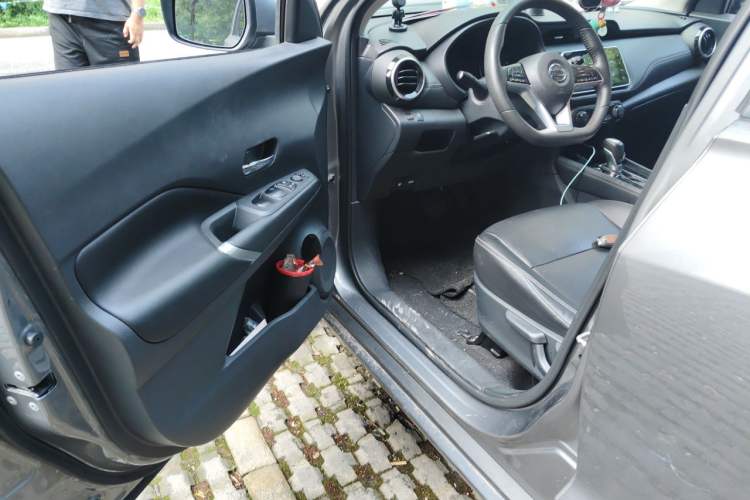 Used Nissan Kicks 2022 1.5L CVT XV Luxury Edition Driver Seat