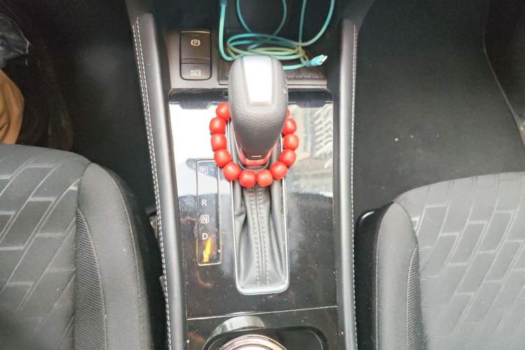 Used Nissan Kicks 2022 1.5L CVT XL Fashion Edition Gear Lever