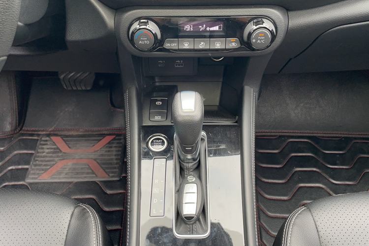 Used Nissan Kicks 2022 1.5L CVT XV Luxury Edition Gear Lever