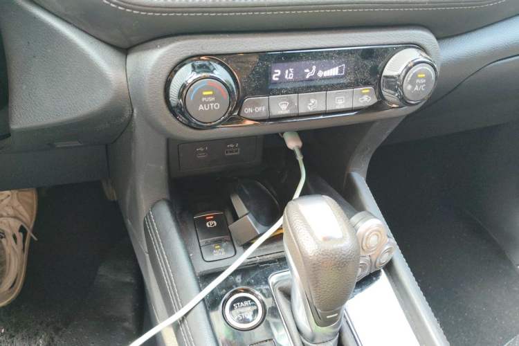 Used Nissan Kicks 2022 1.5L CVT XV Luxury Edition Gear Lever