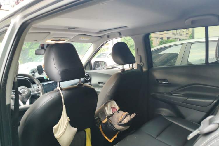 Used Nissan Kicks 2022 1.5L CVT XV Luxury Edition Headliner