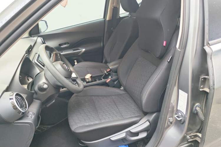 Used Nissan Kicks 2022 1.5L CVT XL Fashion Edition Left Front Seat